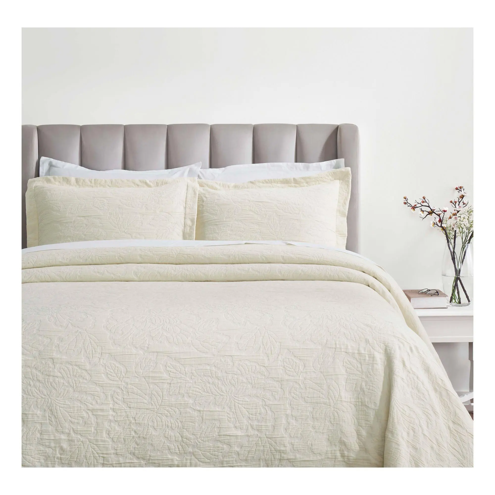 Superior Hibiscus Cotton Bedspread and Sham Set, Cal King