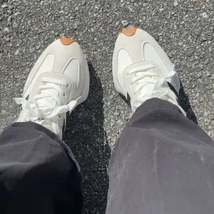 Women's low-top sneakers - lace-up casual shoes with PU cushioned soles, suitable for everyday wear, workouts, and office attire, featuring a comfortable year-round design with stylish striped patterns