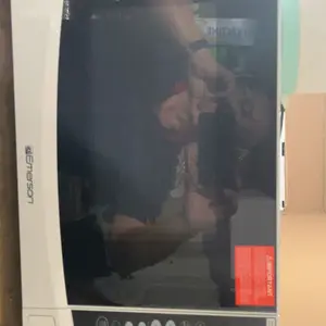 Emerson 0.9 CU. FT. 900-W Touch Control Microwave Oven