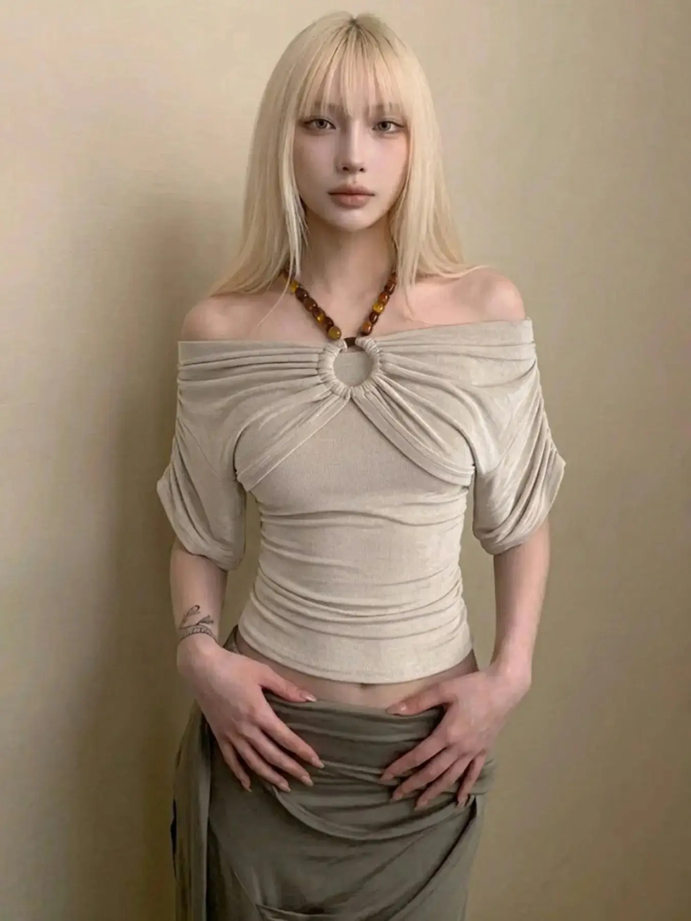 Vintage Wooden Button One-Shoulder Ruched Slim Fit Beaded Top, Summer Fashion Casual Women's Sexy Backless Cross Batwing Sleeve Shirt, Forest Style