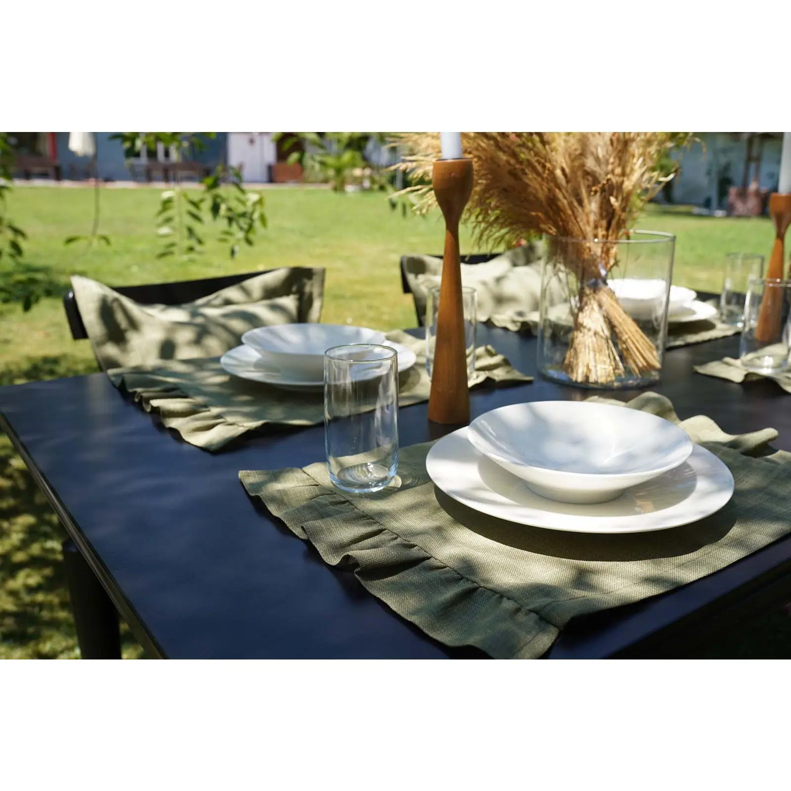 Placemat Capri with Ruffle- Olive