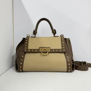 Pre-owned SALVATORE FERRAGAMO Leather Shoulder Bags 7.8'' R2269 Shoulder Bag C18377114615 0608 T4 Tiana