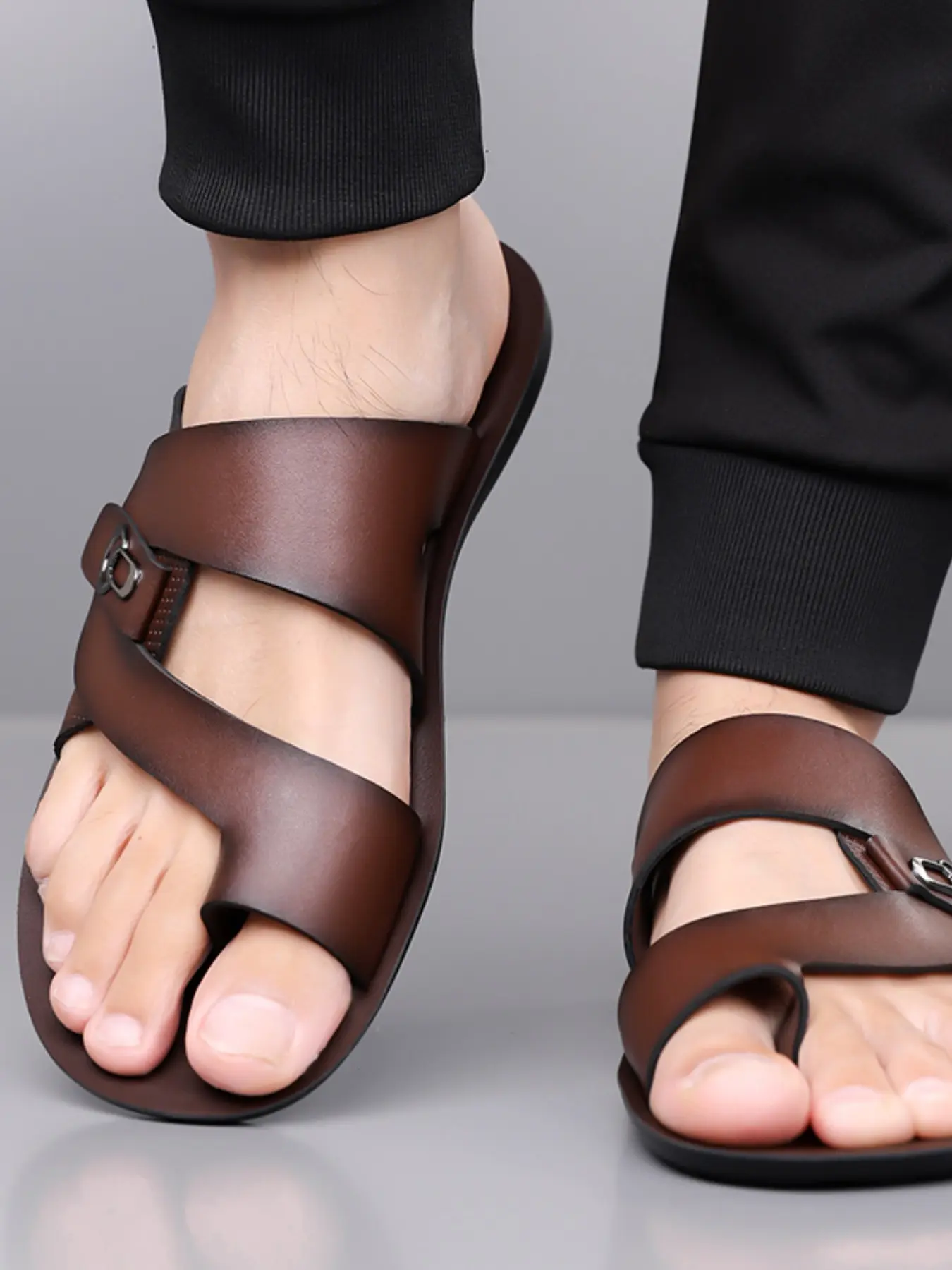 Men's Summer Large Size Soft Sole Non-Slip Wear Resistant Flat Sandals Footwear, Gradient Color Outdoor Cool Slippers (38-48)