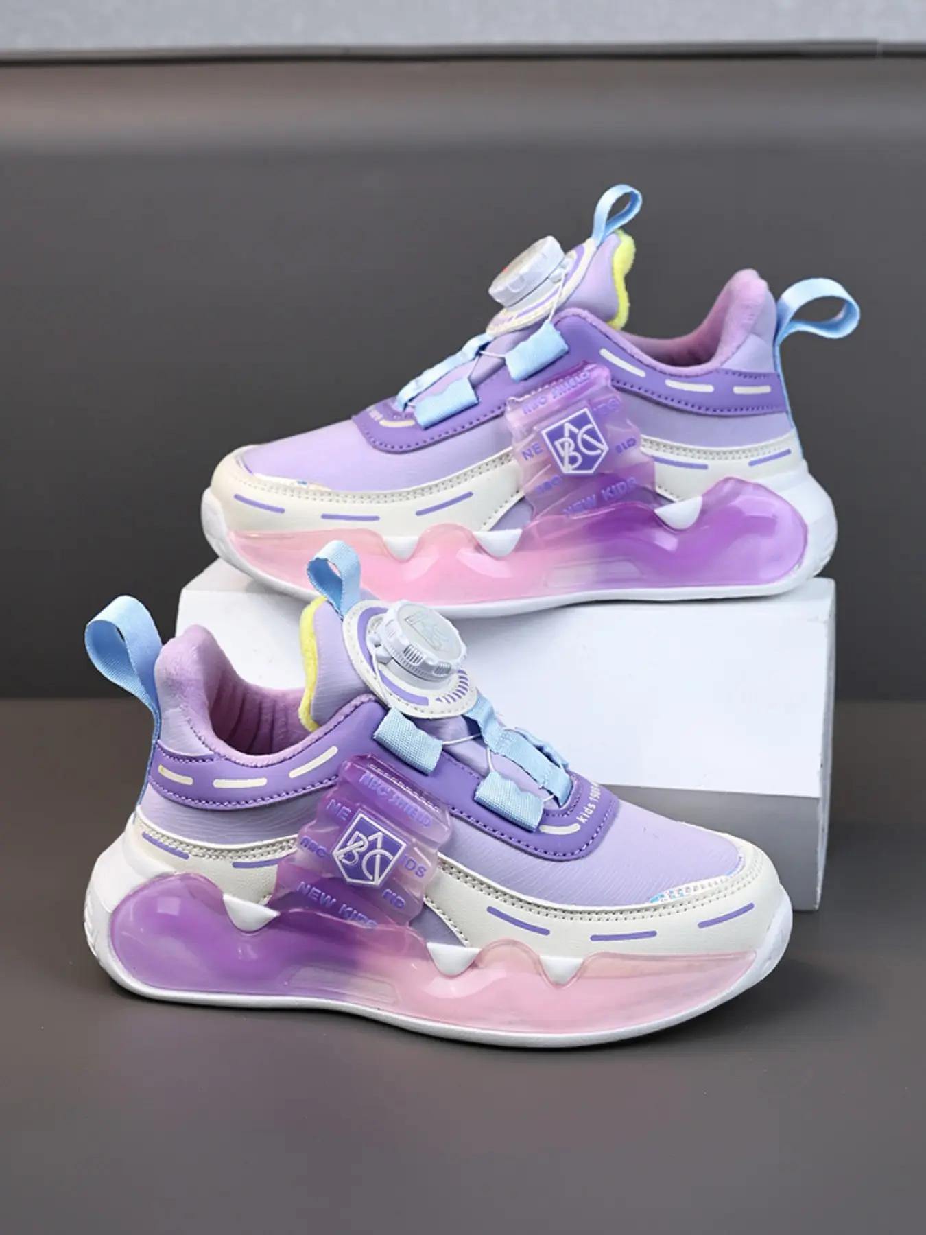 Spring Fall Casual Athletic Lightweight Breathable Sports Shoes, Adjustable Rotating Buckle, Classic Colorblock, School Student Sneakers, Textile Upper, Trendy Trainers