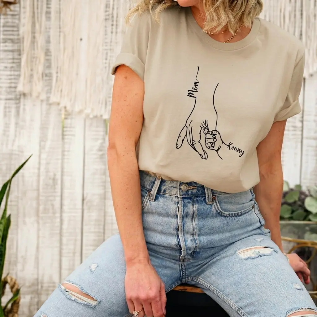 Custom Mom & Baby Hands Shirt, Personalized Name T-Shirt for Mom, Minimalist Line Art Family Tee, Mother’s Day Gift, Mama Shirt, Custom Kids Name Tee, Women’s Gift Idea