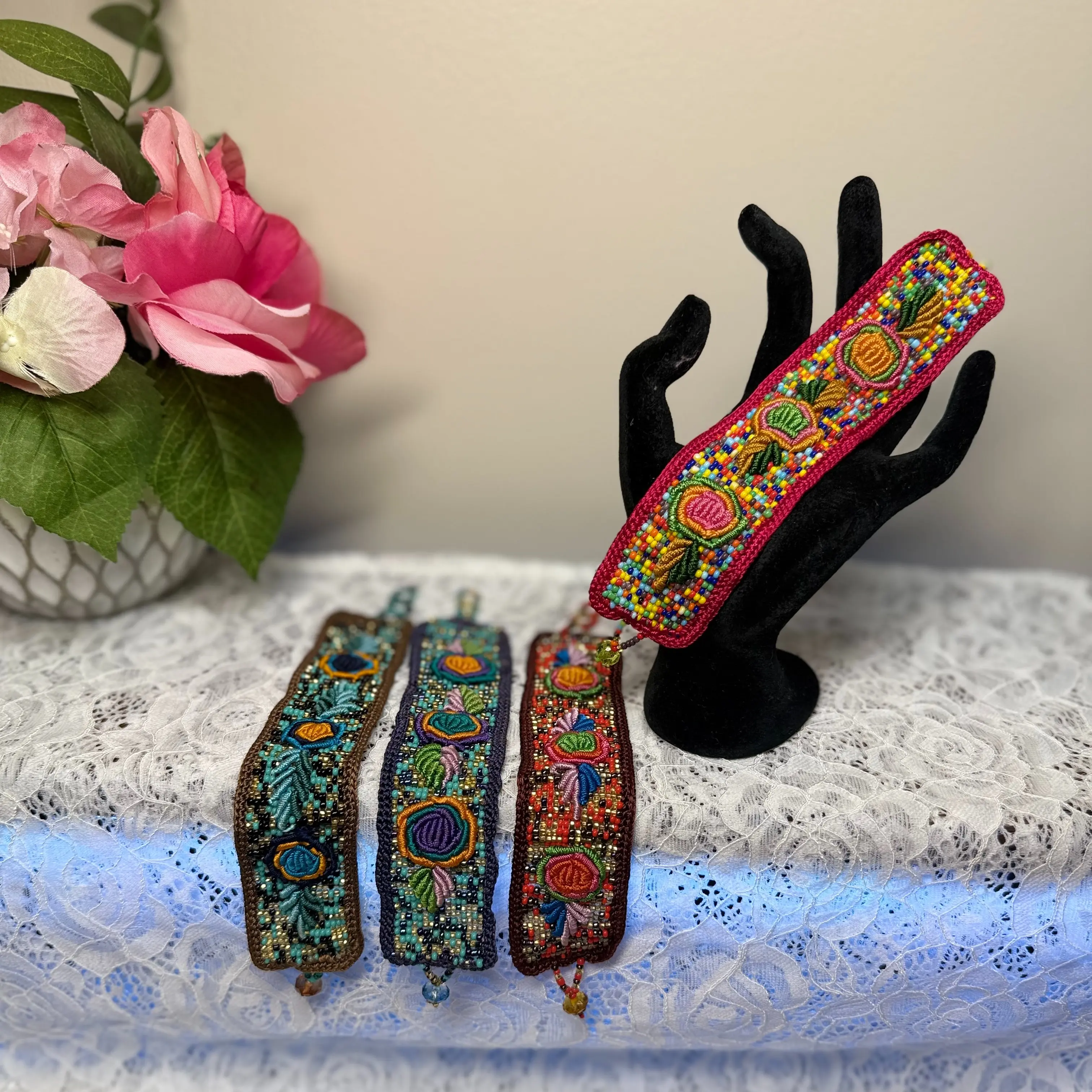 Pulcera Bordados a mano Huichol/ Handmade Bracelet Huichol