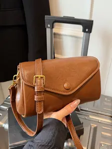 Simple texture flip lightweight small square bag, fashionable and casual versatile solid color crossbody bag, daily retro chic niche design envelope bag, suitable for travel, shopping, dining out, work, Cross Body Bags