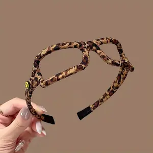 2 PCS Trendy Glasses-Design Leopard Hair Clip, Fashionable Top Clip, Ideal for Complementing Y2K, Vintage, and Casual Outfits, Suitable for Streetwear and OOTD