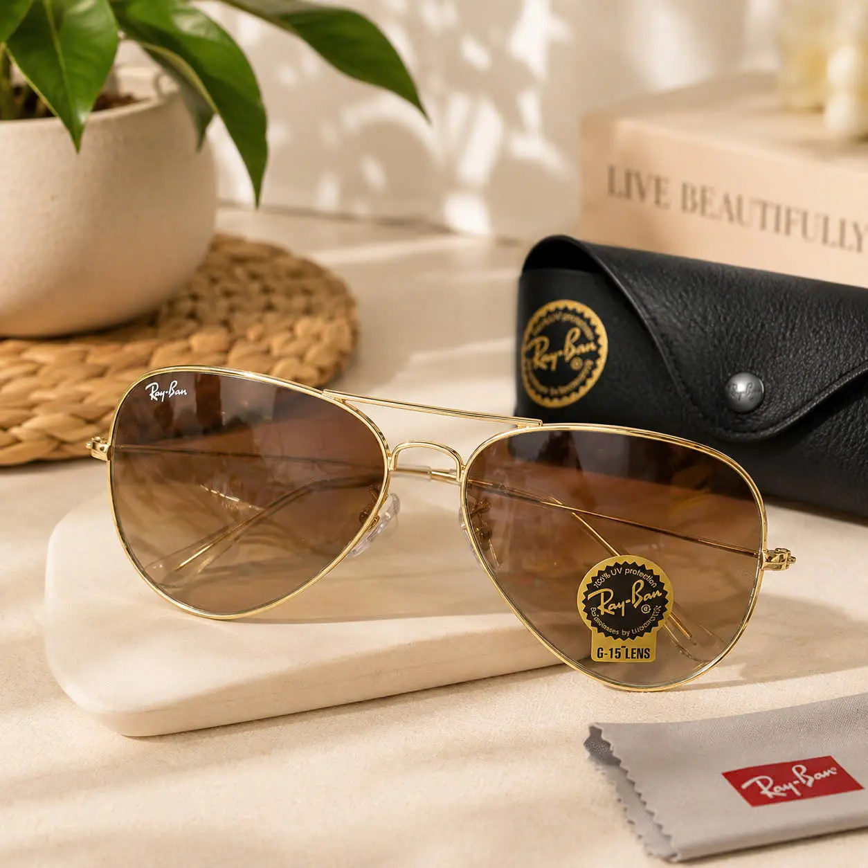 Ray-Ban Aviator sunglasses featuring gold frames and polarized dual-tone lenses; lightweight and UV400-protective, suitable for both men and women.