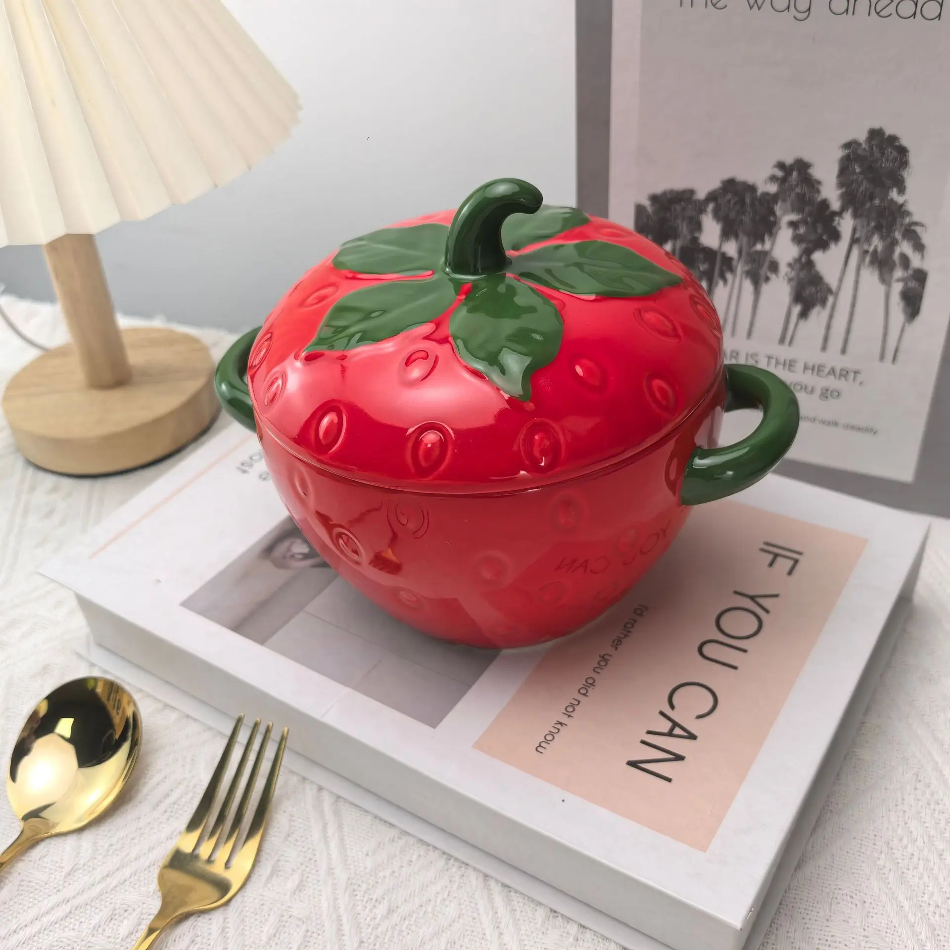 600ml creative fruit-shaped bowl for home use, underglaze ceramic tableware, apple and strawberry design, high aesthetic value, with double handles and lid