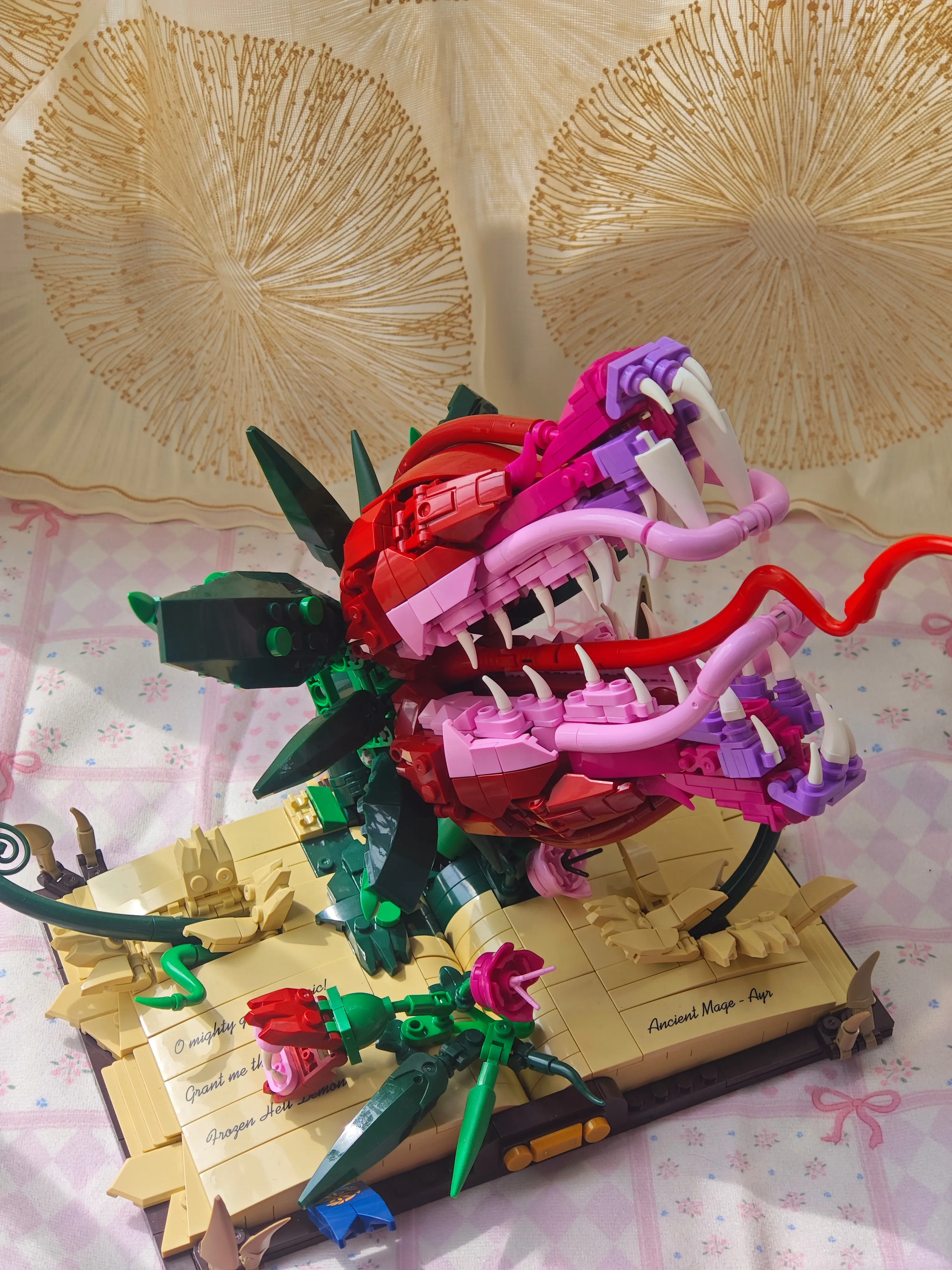 Dark Fantasy Carnivorous Plant DIY Building Block Set - Magic Book Base Building Block Display, Highly Detailed DIY Build, Unisex All Seasons Video Games Fan Gift, Gaming Room Decoration