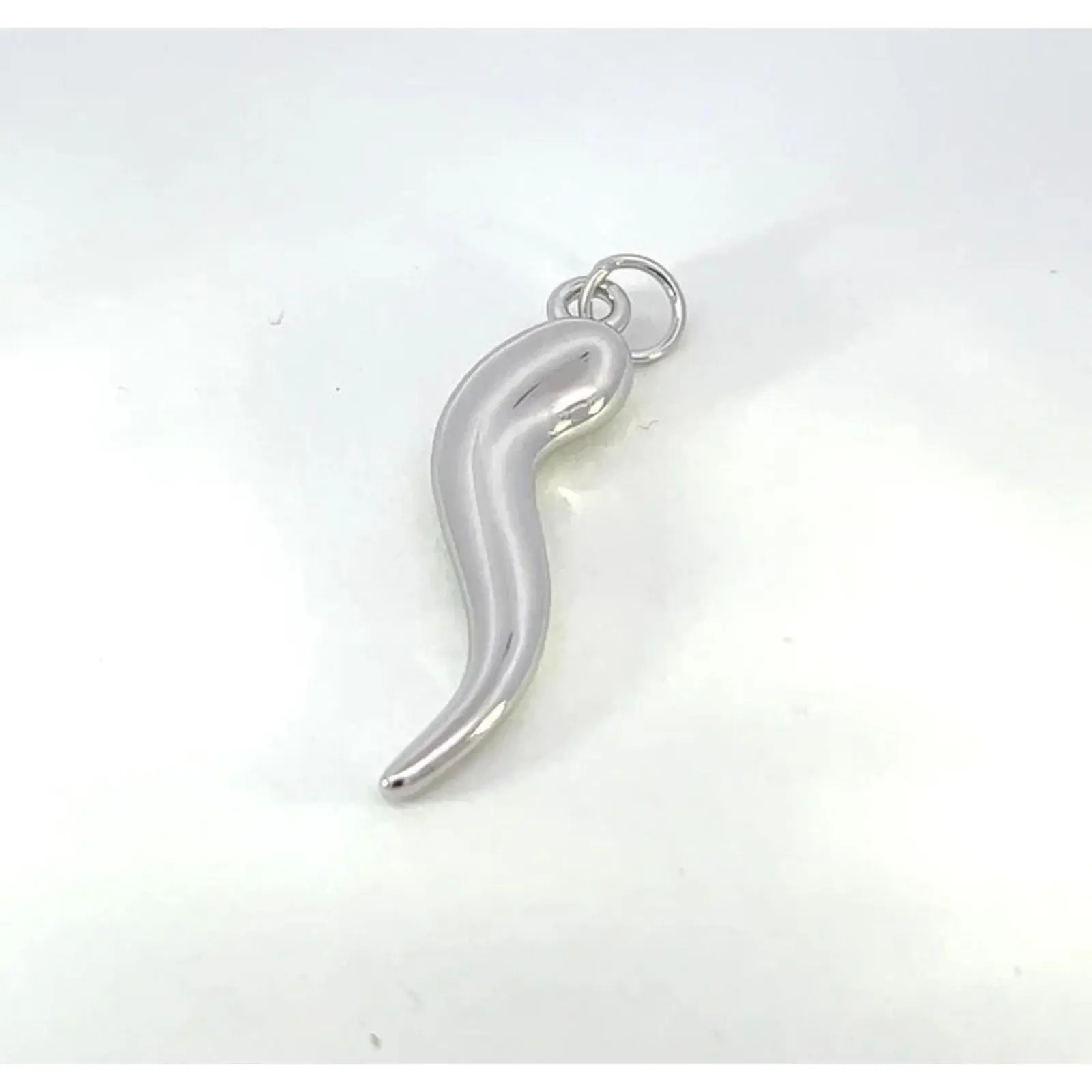 Beautifully Crafted 925 Sterling Silver Unisex Italian Horn-Shape Pendant, Cultural Heritage Good Luck Jewelry Accessory for Adults, Us