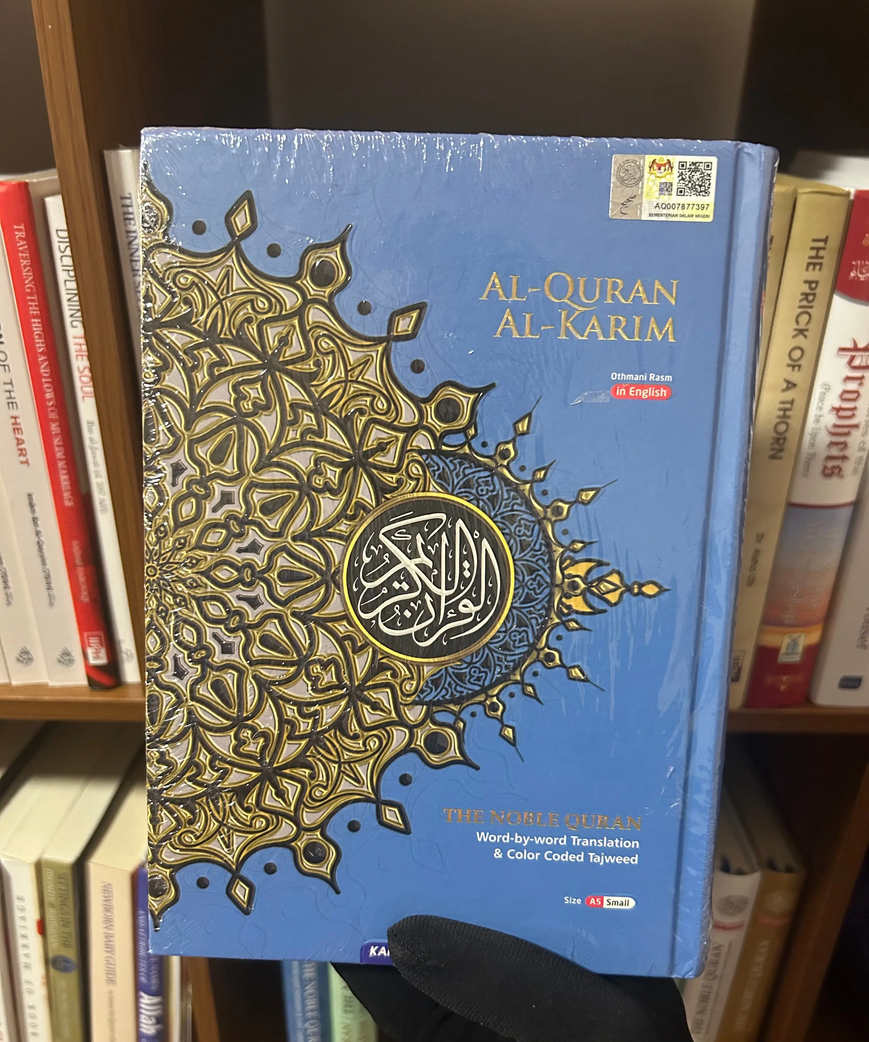 Maqdis Quran | The Noble Quran Word By Word Translation and Color Coded Tajweed (Al Quran Al Karim) Small Size A5 (English-Arabic)
