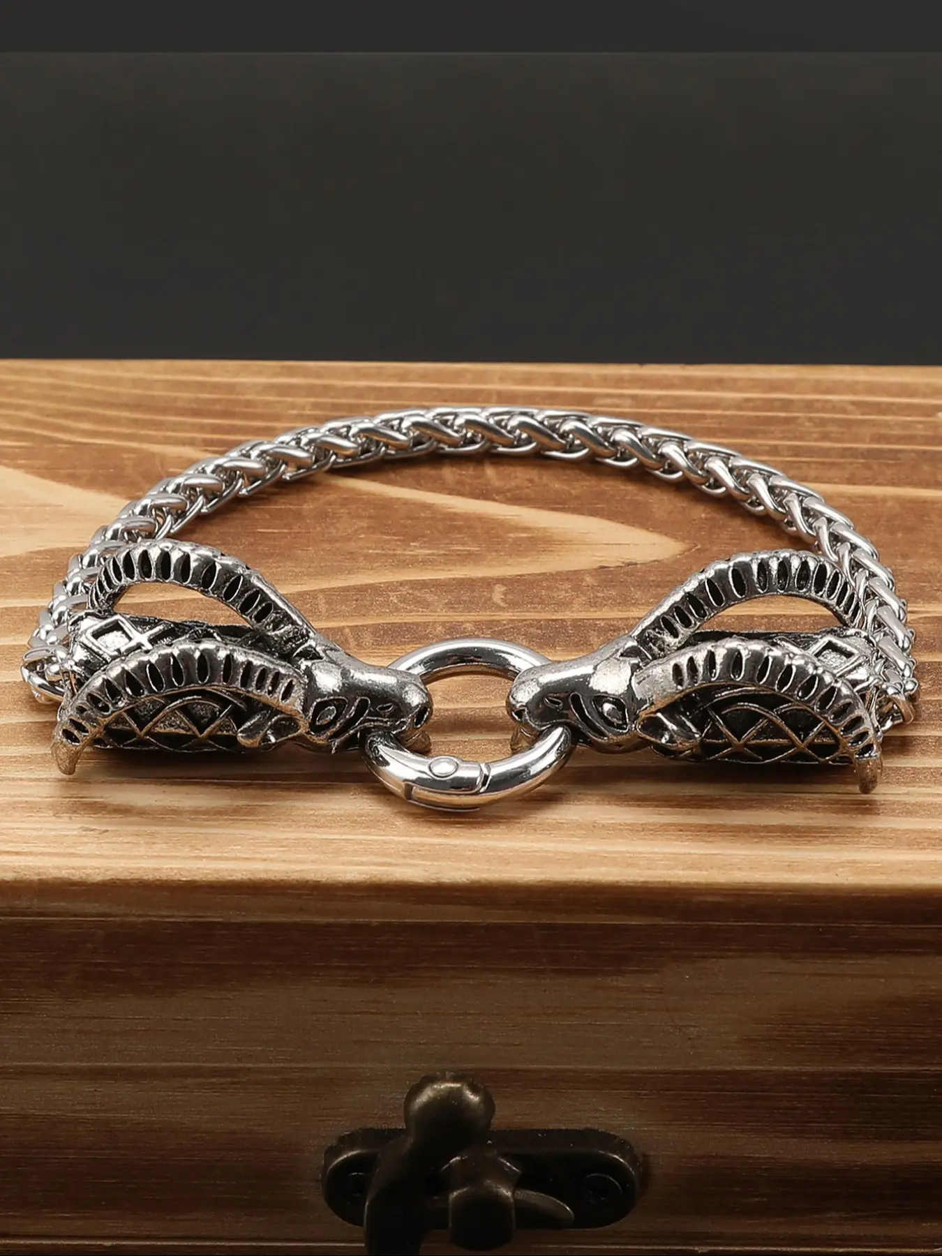 Vintage Sheep Head Bear Claw Skull Fist Bracelet, Unisex Fashion Accessory, Nordic Style, Perfect Gift for All Occasions