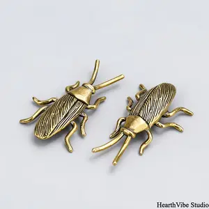 Brass Cockroach Ornament — A Vintage, Antiqued "Tea Pet" — A Handheld Plaything for Scholars and Connoisseurs — A Unique and Creative Desktop Decorative Craft — A Collectible for Insect Enthusiasts
