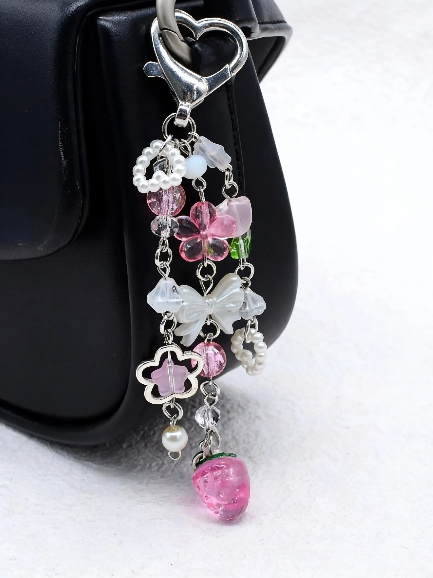 Cute Japanese Style Keychain, Strawberry Bow Bead Keychain, Floral Star Heart Bag Charm, Sweet Accessory, Aesthetic, Millennial Fashion, Keychain Kawaii, Keychain Accessories, Keychains Cute