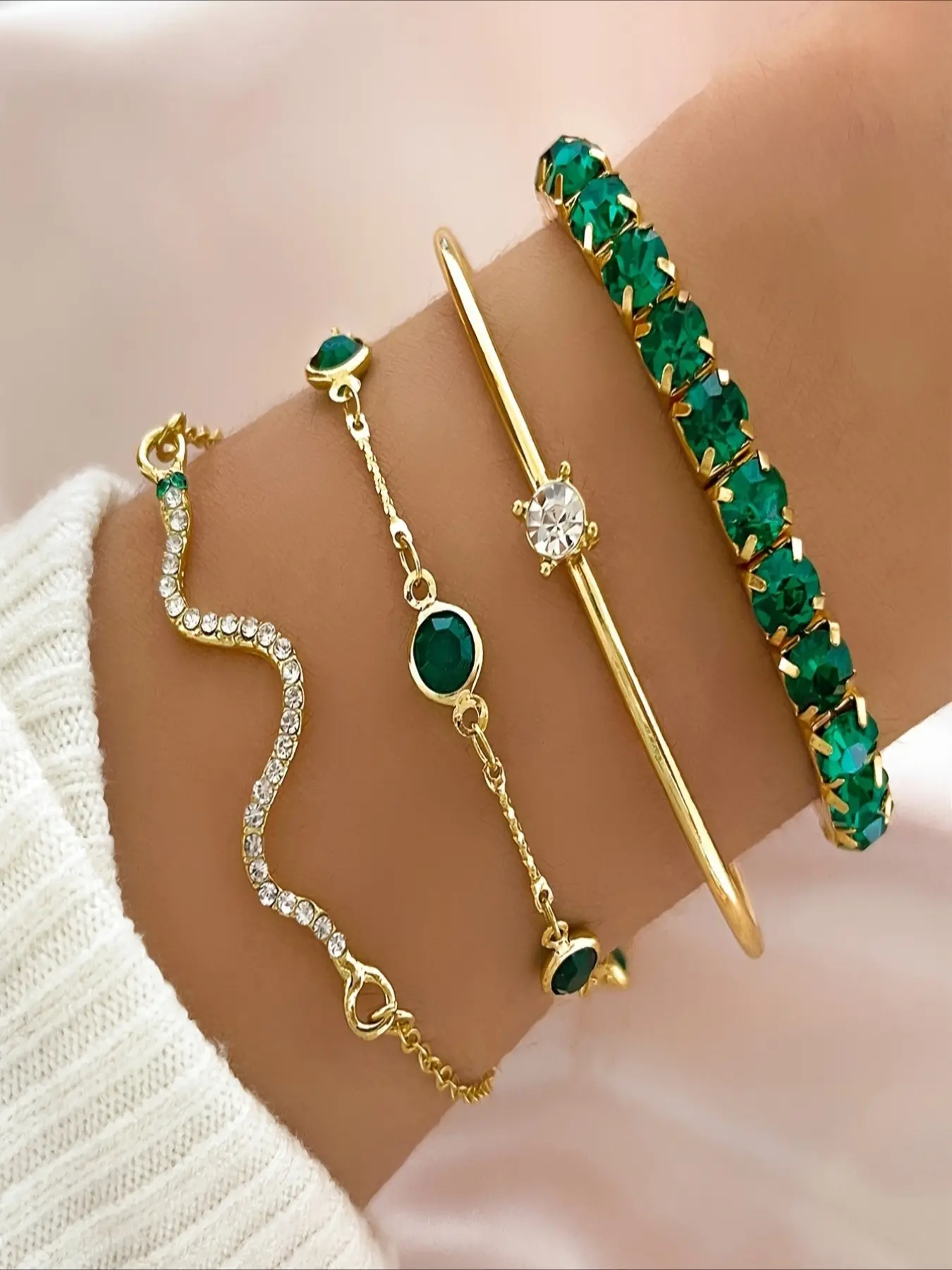 Set of 4 Elegant And Sexy Green Faux Gemstone Rhinestone Claw Chain Snake-Shaped Stackable Bracelets with Open Bangles Adjustable Stack Bracelets Bracelet Sets