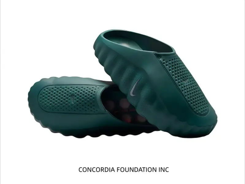 Ergonomic curved slide sandals perforated drainage design rugged textured outsole quick dry suitable for shower outdoor walking vacation street wear