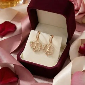 Stylish and versatile heart-shaped flower pendant earrings, heart-shaped earrings, letter design earrings, versatile, fashionable and exquisite jewelry for women.