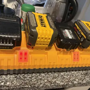 Product Review of Amityke DCB104 Replacement for Dewalt Multi-Battery Charger Station 4-Port Efficient Charging 12V 20V Batteries Dual USB Ports LED Indicator Portable Power Tool Accessories from M**e c**z 🇲**🇱