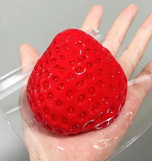 Made in Japan Strawberry Squeeze Toy Realistic Design Aromafor Stress Relief Soft Squishy Silicone Maker ldeal Gift HomeOffice Use