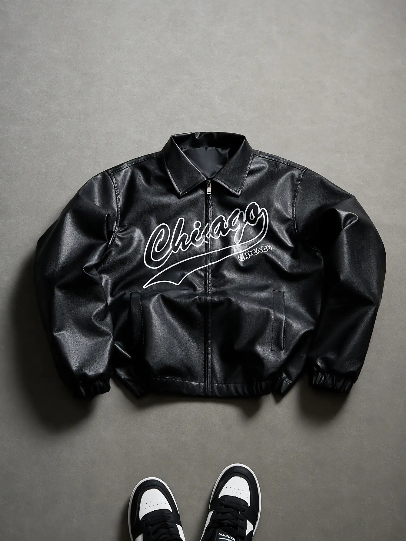 Men’s Chicago Graphic Biker Faux Leather Jacket – American retro lettering, relaxed fit, wind-resistant, trendy outerwear for spring and fall street commuting