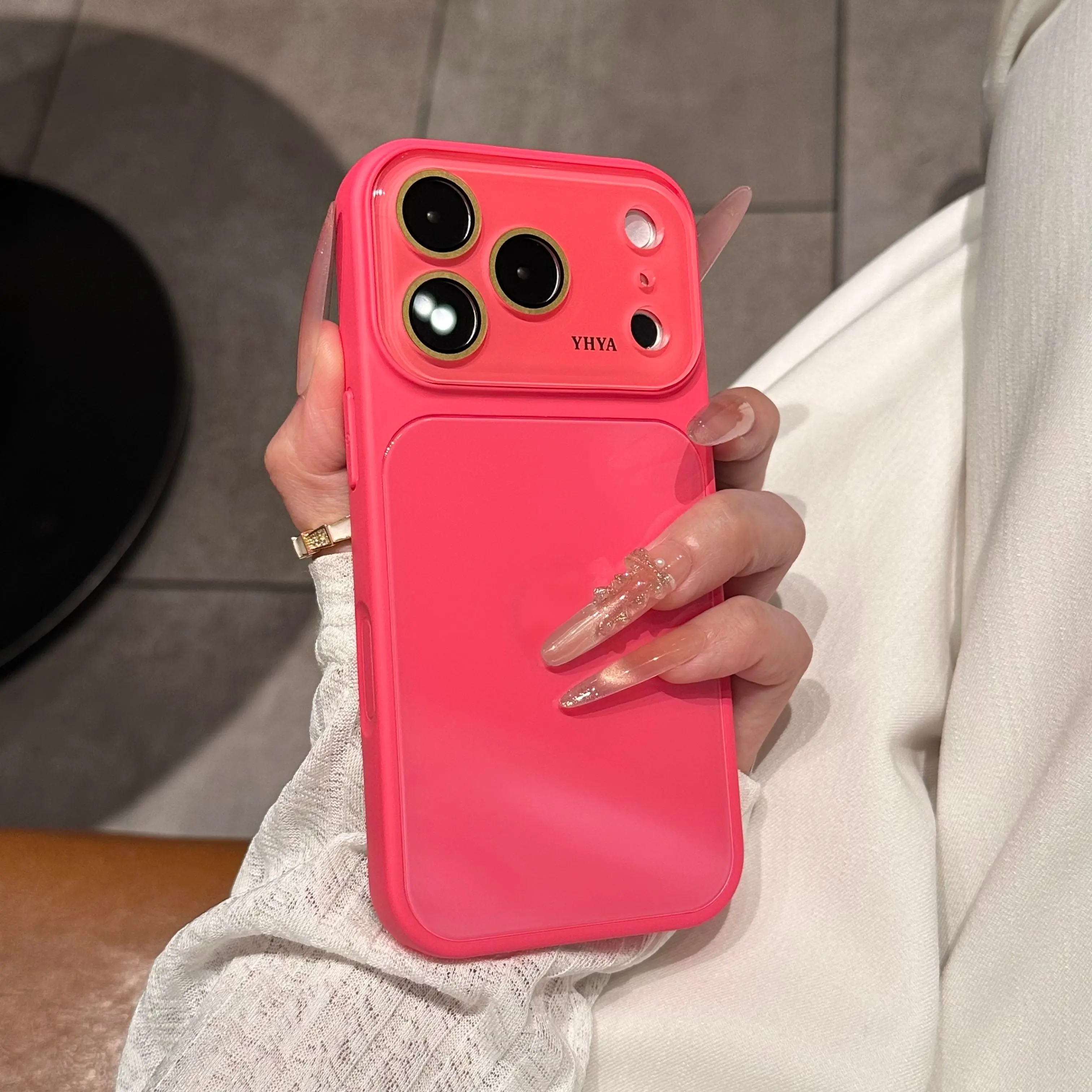 New solid-color, full-coverage tempered glass phone case, compatible with the iPhone 17, 16, 15, 14, and 13 Pro Max. Features dust protection.