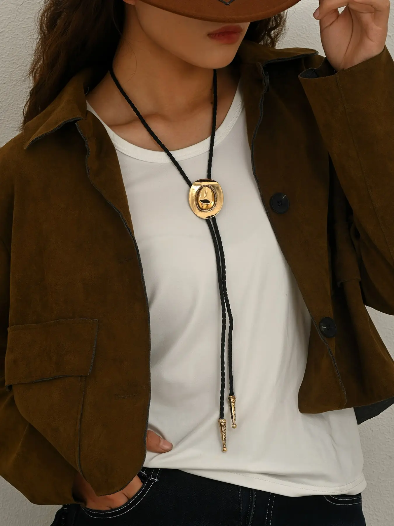 Vintage Western Cowboy Hat Necklace, Fashion Polo Bolo Tie with Braided Leather, Zinc Alloy Pendant, Unisex Gift for Casual, Dinner, Party