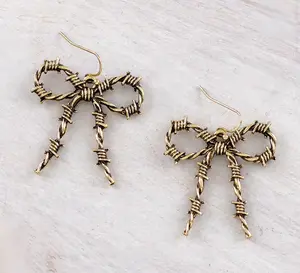Western Barbwire Bow Earrings Gld