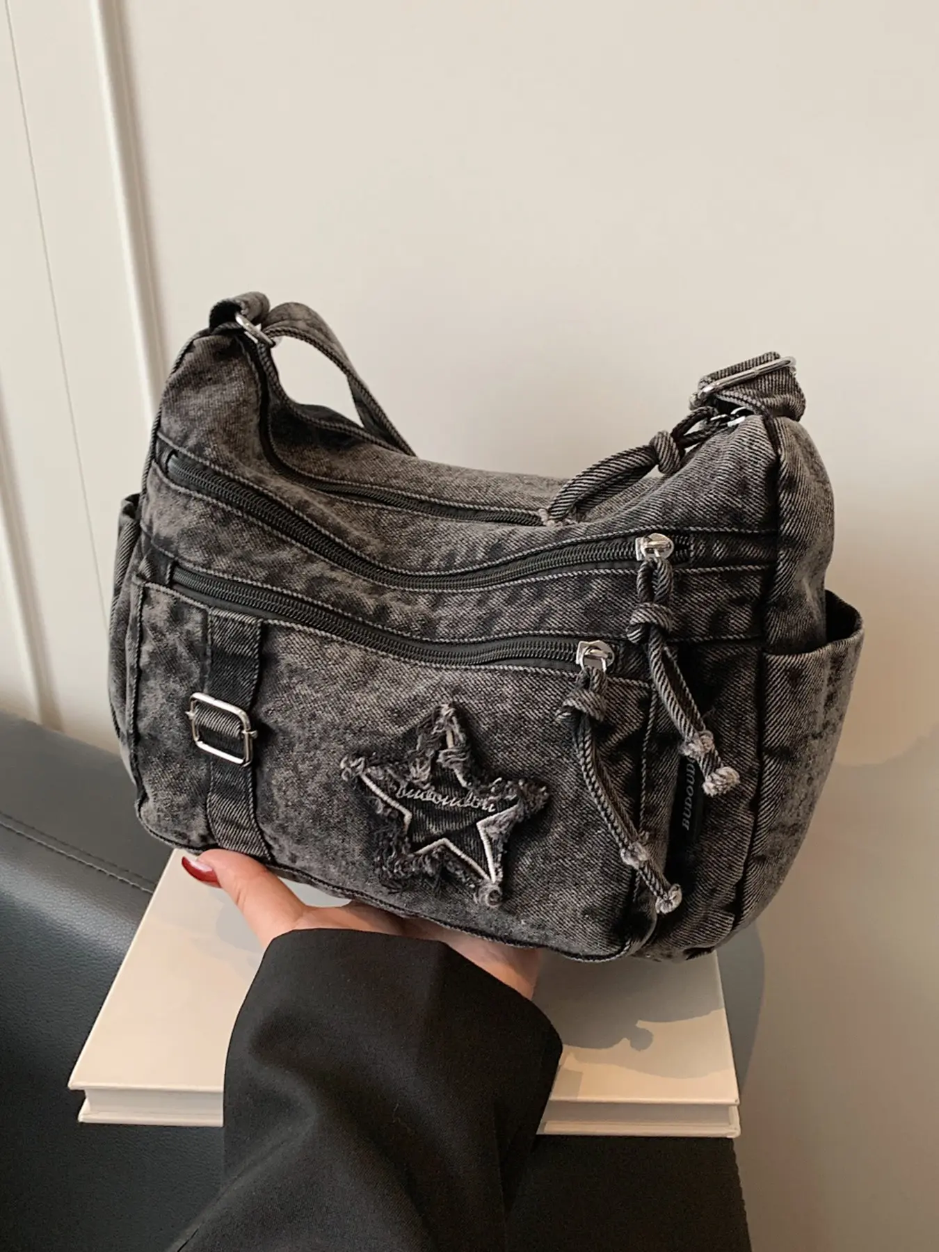 Trendy and fashionable texture large capacity underarm bag, casual and versatile retro personality single shoulder crossbody bag, decorated with pentagram embellishment, multi zipper pocket design, adjustable shoulder strap, Fashionable Bags
