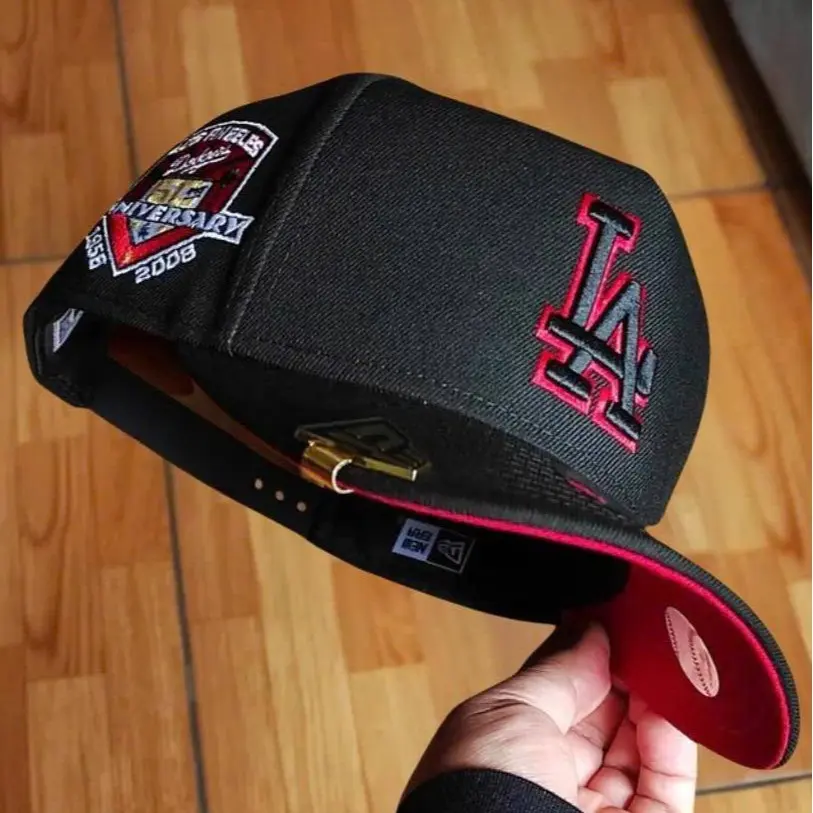 Black New Era Los Angeles Dodgers 9FORTY Curved Brim Baseball Hat, Red Embroidered LA Logo & Red Undervisor, MLB Streetwear Cap, Collector’s Limited Edition 2026 Urban Streetwear Gorra premium, moda urbana para hombres y mujeres