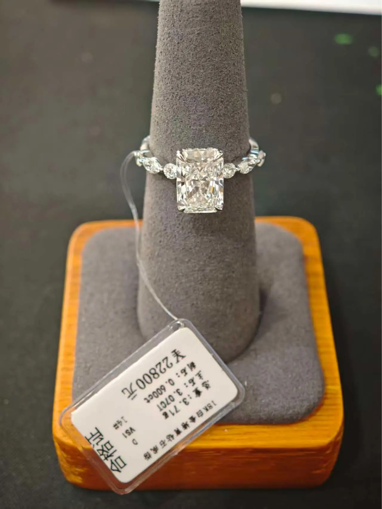 Finished Lab Grown Diamond Ring Finished Lab Grown Diamond Ring