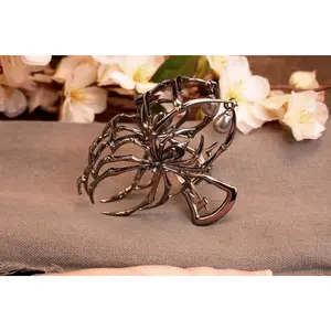 Spider Metal Hair Clip – Gothic Webbed Accessory