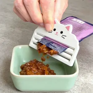 1pc Cat Food Squeezer - Efficiently Extracts Food from Bags, Maximizes Leftovers, and Ensures No Waste. Perfect for Cat Owners Who Value Clean Feeding and Easy Operation. This Squeezer is Ideal for Food Bags, Easy to Clean, and Always Hygienic.
