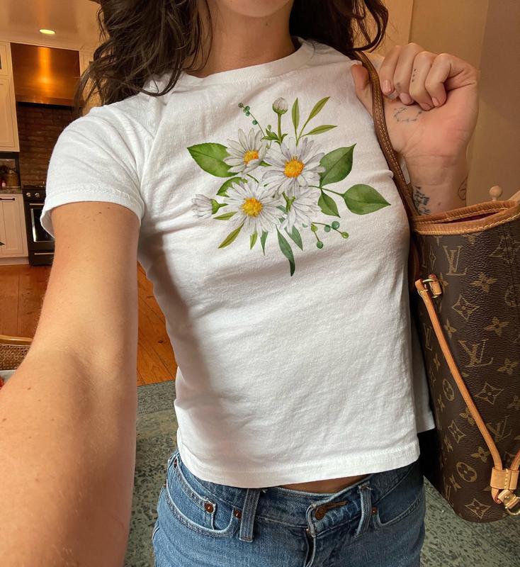 Daisy Baby Tee, Graphic Baby Tee, Floral Graphic Print Baby Tee, Flower Baby Tee, Daisy Flower Gift, Trendy Baby Tee, Y2k Baby Tee, Gift for Her