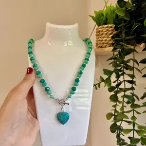 Here’s a polished description in English for your necklace: