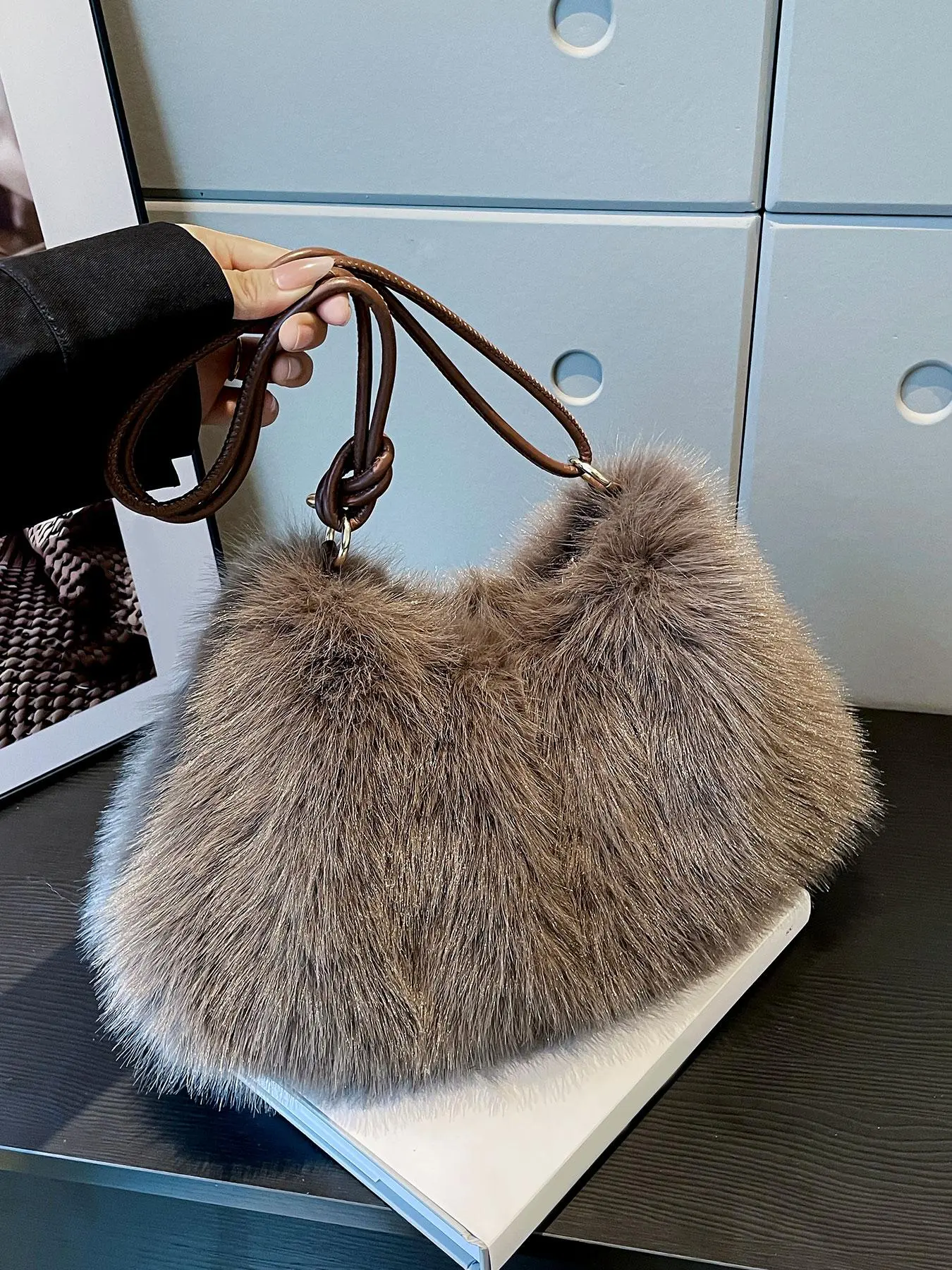 Large capacity plush shoulder bag, simple solid color tote bag, retro texture versatile Fluffy crossbody bag, Casual crossbody bags, Crossbody purses, suitable for shopping, commuting, work, daily outings