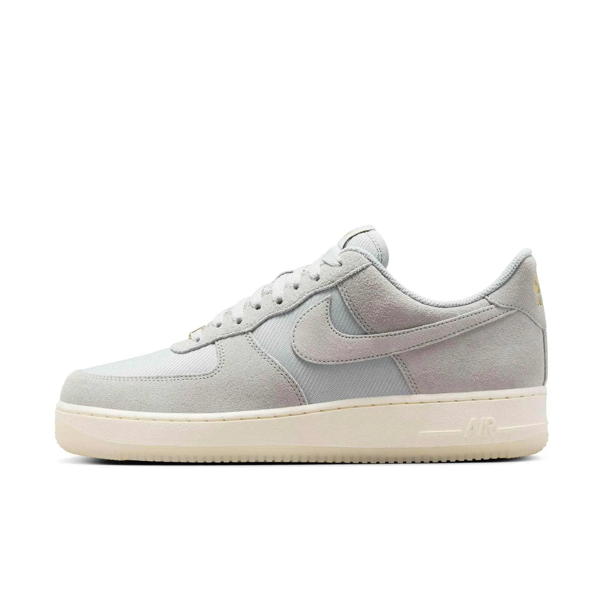 Men's Classic '80s Basketball Sports Shoes in Suede and Textile with Lightweight Foam Cushioning and Metallic Accents, Trainer Shoes, Cushioned Sole, Fabric, Laces, Athletic Activities, Court Play, Casual, Comfortable, Durable, '80S Look, On The Go, Rubbe