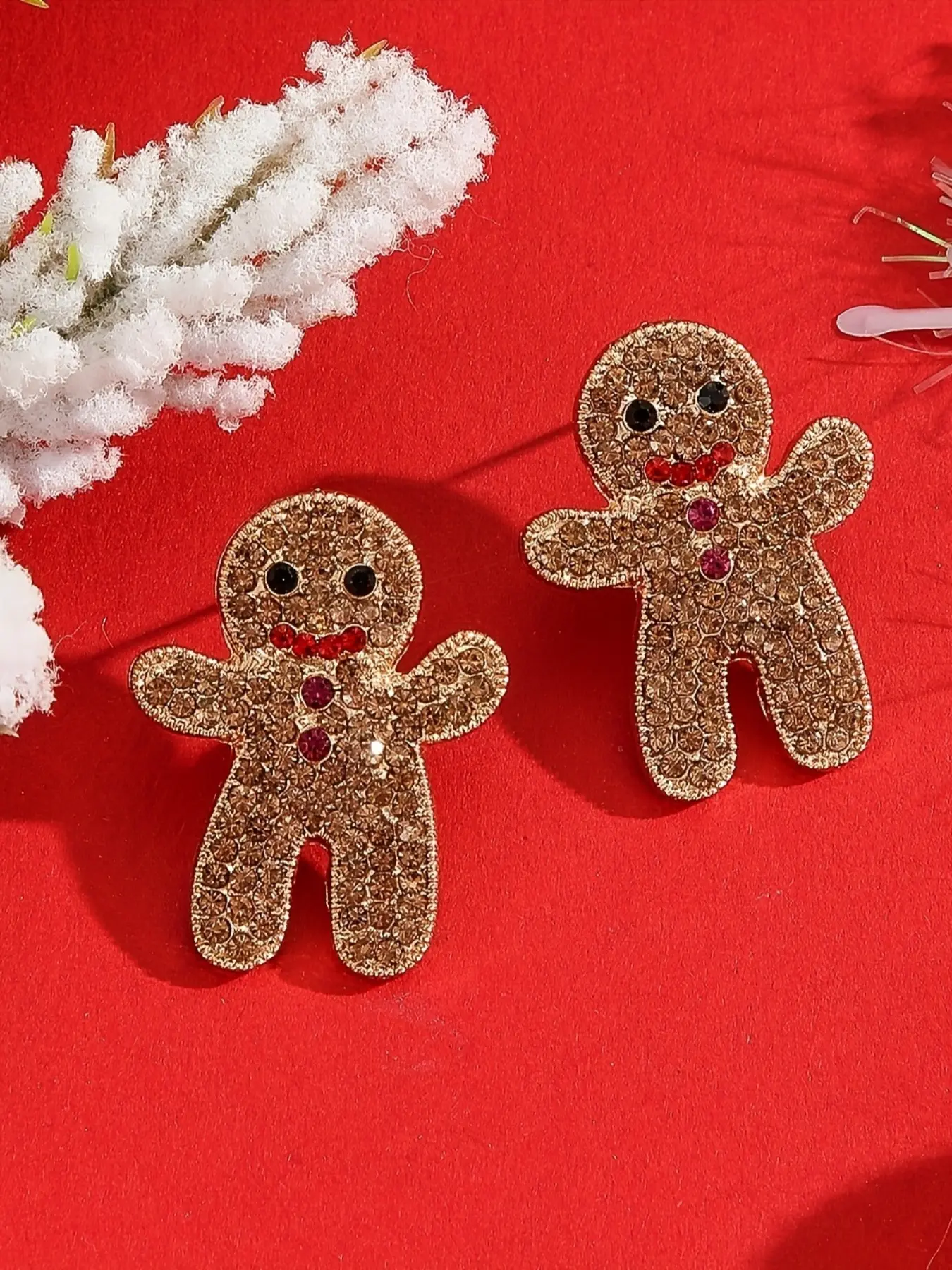 Elegant Rhinestone 1 pair Gingerbread Man Earrings - Alloy Studs for Women, Lightweight Earring, Perfect Valentine'S Day Gift, Non-Feather, Party Accessory, Winter Season Jewelry, Fashionable Jewelry Accessories