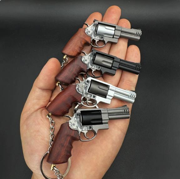 Y2K 1:3 Mini M-500-A1 Pistol Keychain Bag Charm Cool Collectible Key Ring Accessory