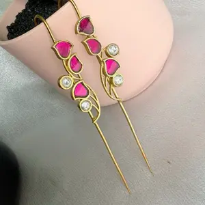 EARCUFF - Sleek Modern Design Ear cuff  in Hot Pink & Ruby Green for Versatile Occasions Enhances Any Ensemble Effortlessly