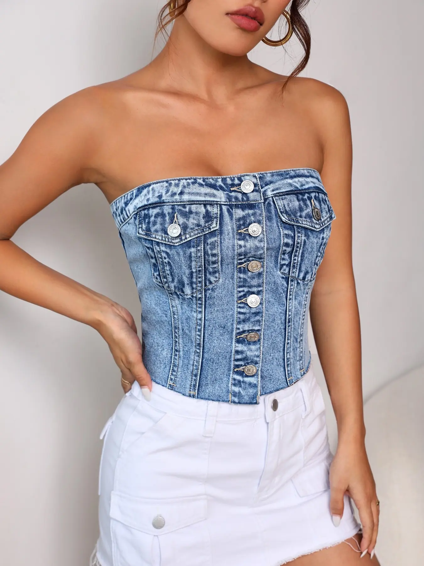 Women's Light Wash Denim Halter Top Waist Cincher Fitted Shirt, Casual Elegant Sleeveless, Button Design & Pocket Detail, Vintage American Style, Casual Fashion, Womenswear