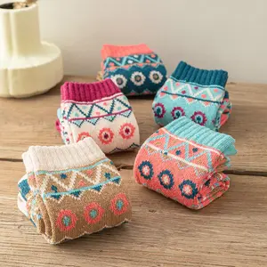 5 Pairs Cozy Winter Socks for Women & Men Nordic Style Thick Warm Retro Christmas Colors Cozy Knit Patterns US6-10 Fit Vintage Everyday Wear