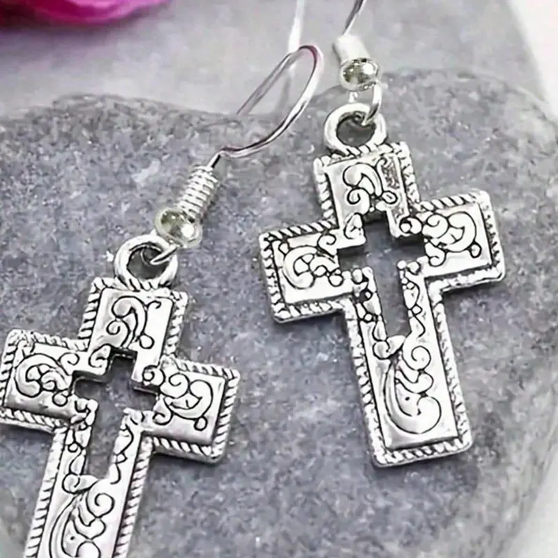1 pair Vintage Carved Cross Earrings For Women, Exaggerated Religious Style Fashion Earrings For Women,Suitable For Women Daily Wear, Various Holidays, Mother's Day Gift, Social Events, Stainless Steel Earrings, Music Festival Accessories