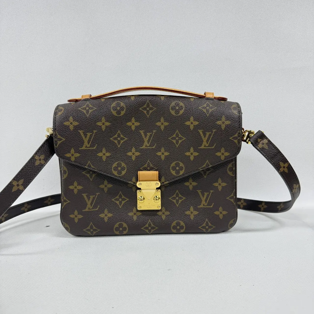 Pre-owned Louis Vuitton camvas Messenger Bags metis handle bag 【senza 2】