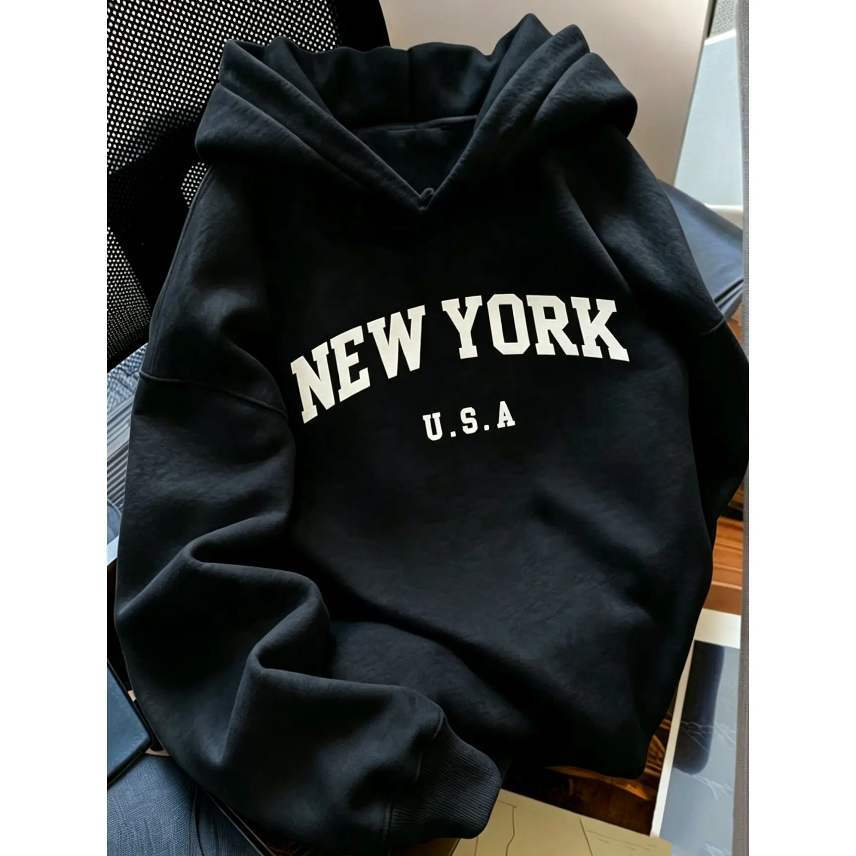 Men’s hooded sweatshirt, oversized plus-size unisex couple hoodie, classic NEW YORK USA letter graphic pullover, vintage preppy casual long-sleeve hoodie for back-to-school season, loose fit basic everyday outfit for men and women
