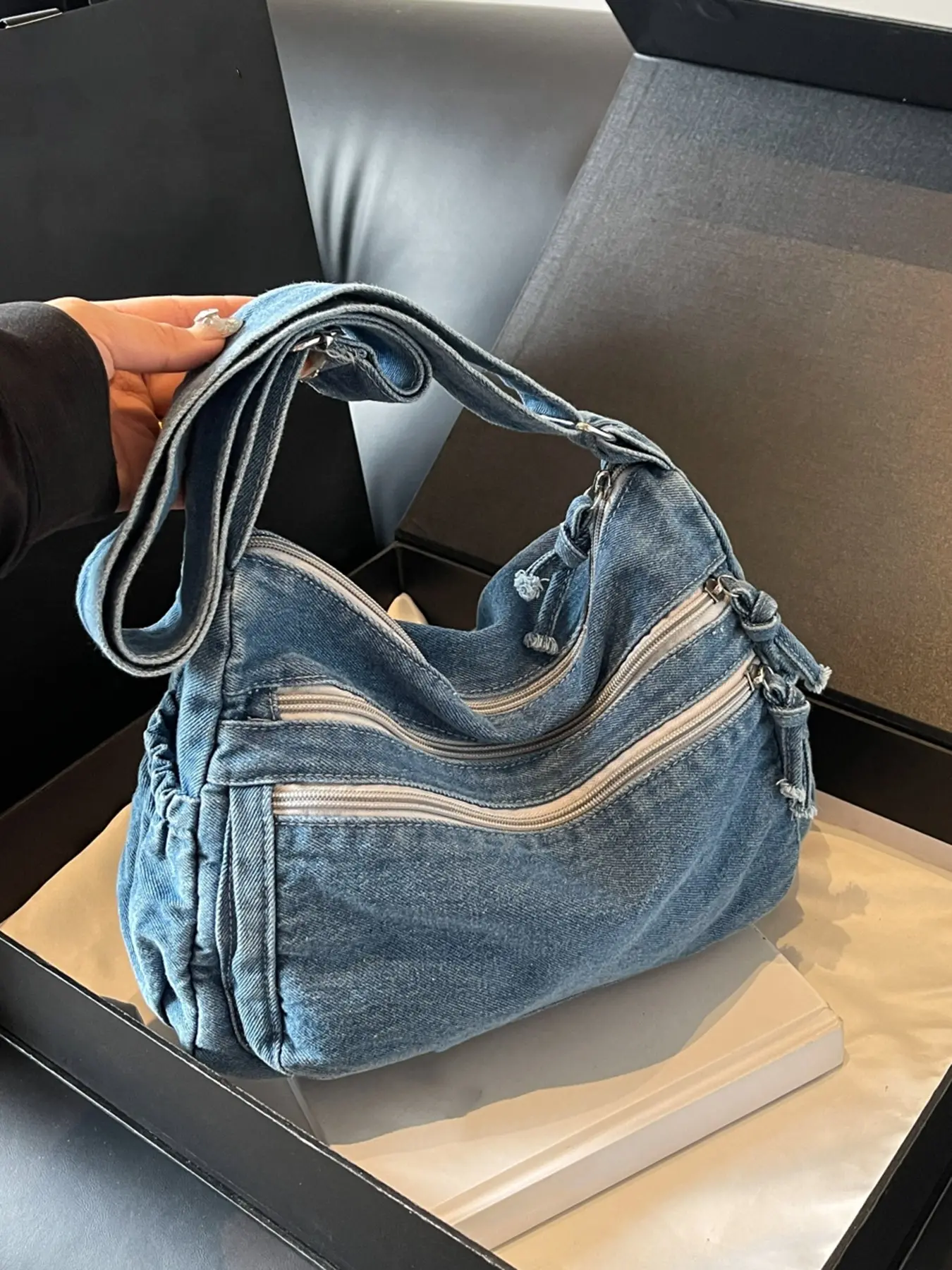 Retro distressed denim tote bag, multi-zipper design, large-capacity underarm shoulder bag, shoulder crossbody bag, Denim crossbody bags, Casual crossbody bag
