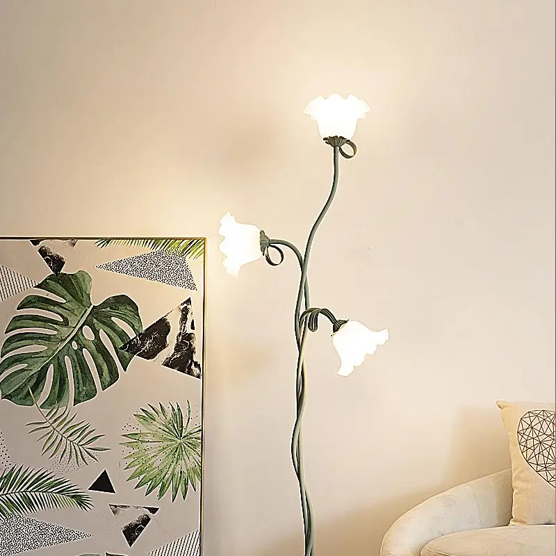 Vintage Flower Design Floor Lamp, Retro Floor Lamp with Flexible Hose & Foot Switch, Creative LED Cozy Lighting Lights for Bedroom Home Decor