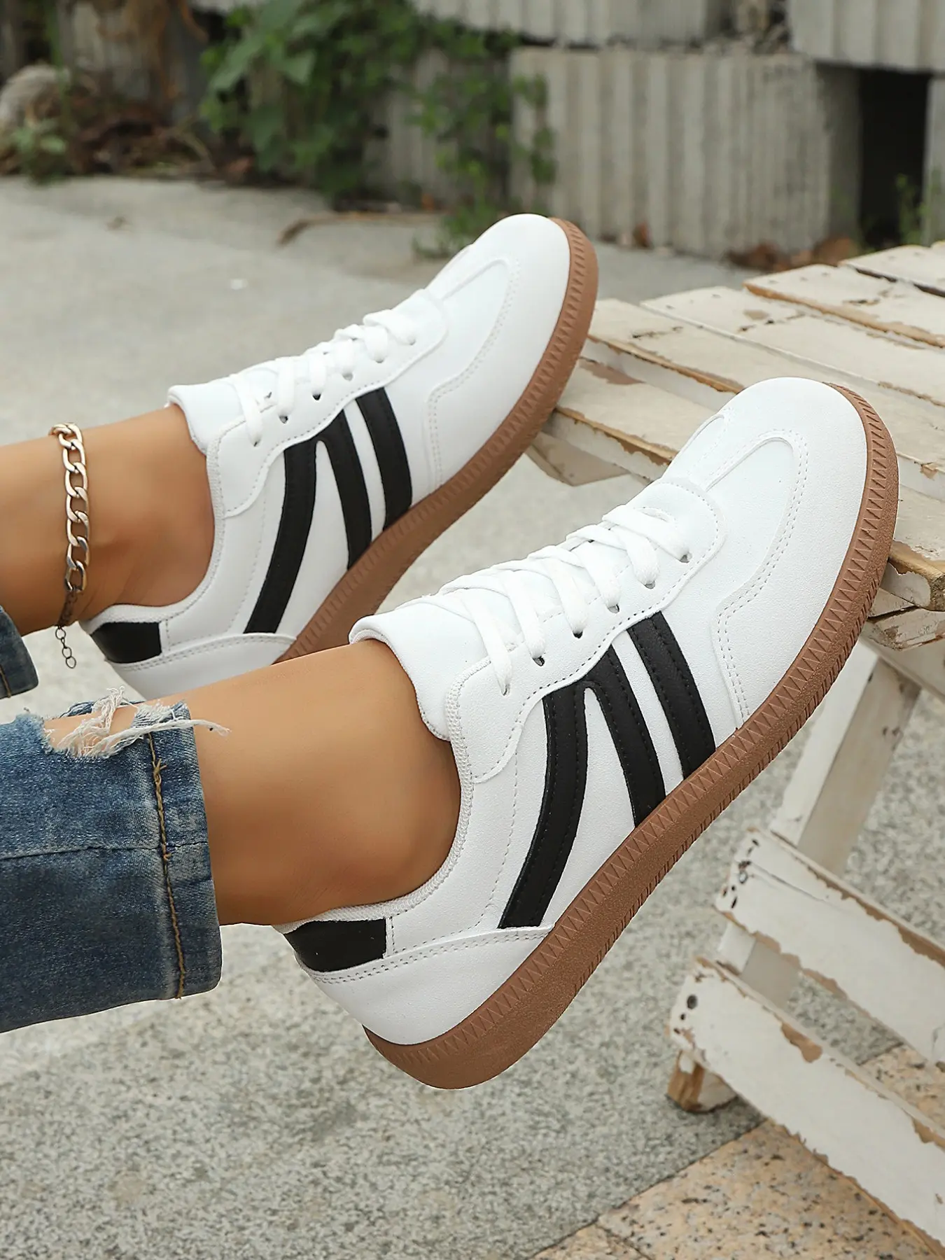Women's Colorblock Retro Single Shoe, New European Style Lace-Up Sports Shoes, Casual Fashion Sneakers for Daily Wear, Colorblock Patchwork Sneakers, All Seasons Sneakers, Trendy Fashion Sneaker, Casual Footwear Sneakers