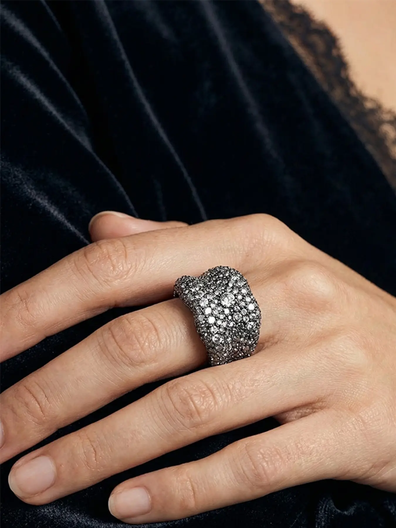 A vintage silver full diamond twisted wide ring with a full set of sparkling diamonds, perfect for parties, dinners, or daily wear to create a retro and cool style.